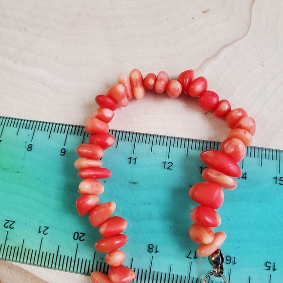 Vibrant Coral Stretch Bracelet: A Natural Statement of Elegance - Picture 2 of 2